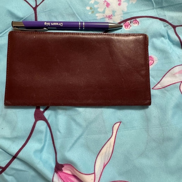 Elegant Cartier Brown Leather Wallet - Picture 3 of 6